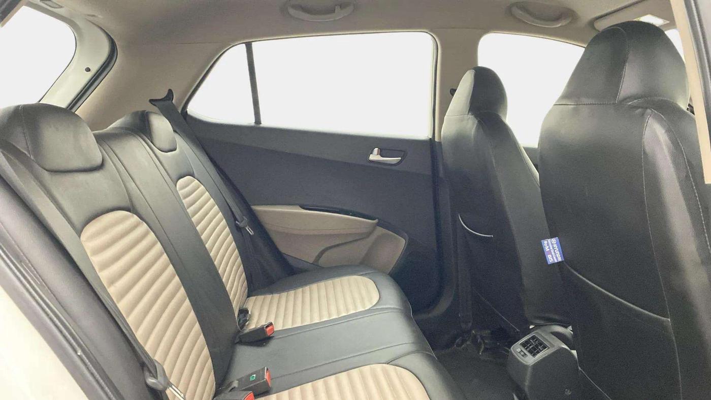 2017 Hyundai Grand i10 SPORTZ (O) 1.2 KAPPA VTVT, Petrol, Manual, 16,742 km, Right Side Rear Door Cabin