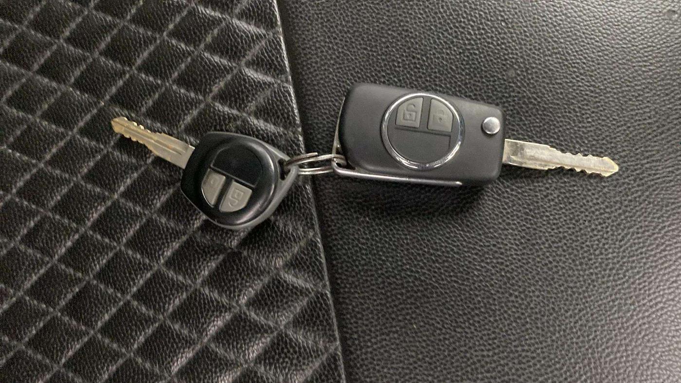2016 Maruti Swift VXI, Petrol, Manual, 59,142 km, Key Close Up