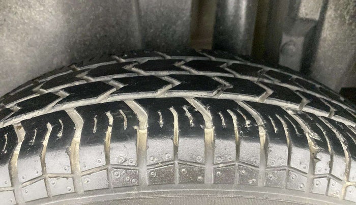 2016 Maruti Swift VXI, Petrol, Manual, 59,142 km, Left Rear Tyre Tread