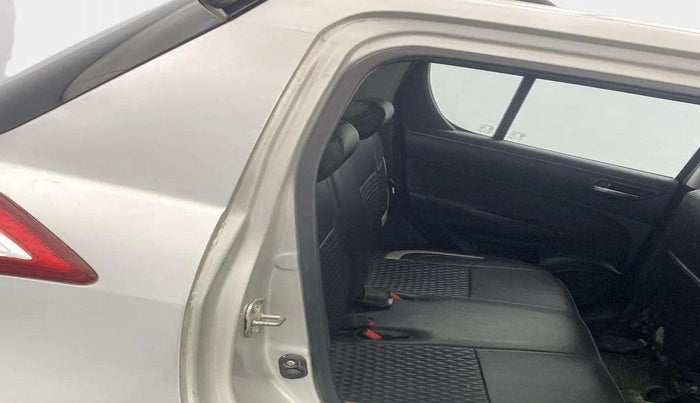 2016 Maruti Swift VXI, Petrol, Manual, 59,142 km, Right C pillar - Minor scratches