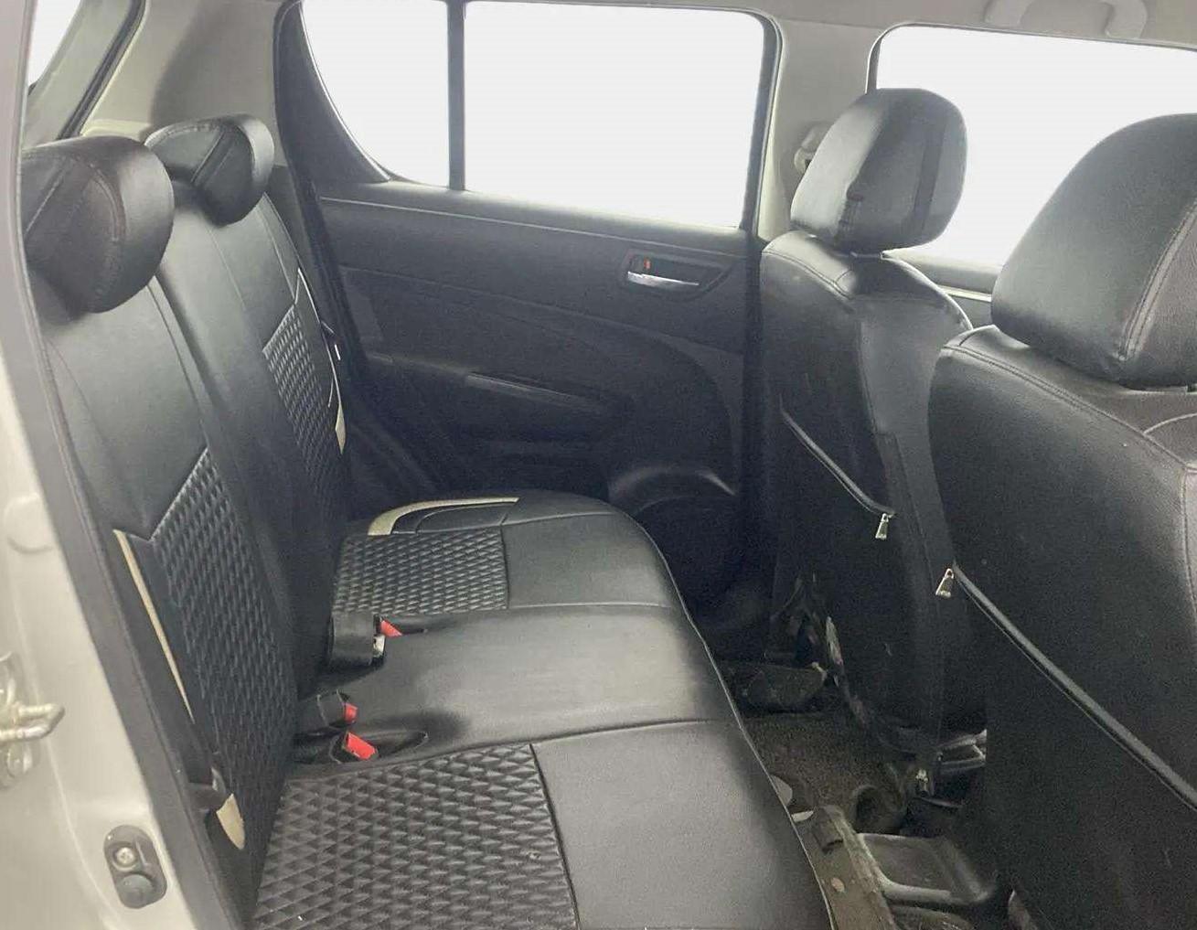 2016 Maruti Swift VXI, Petrol, Manual, 59,142 km, Right Side Rear Door Cabin
