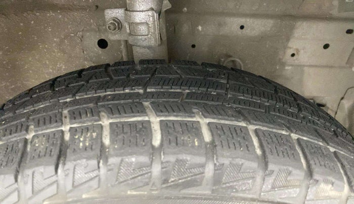 2016 Maruti Swift VXI, Petrol, Manual, 59,142 km, Right Front Tyre Tread