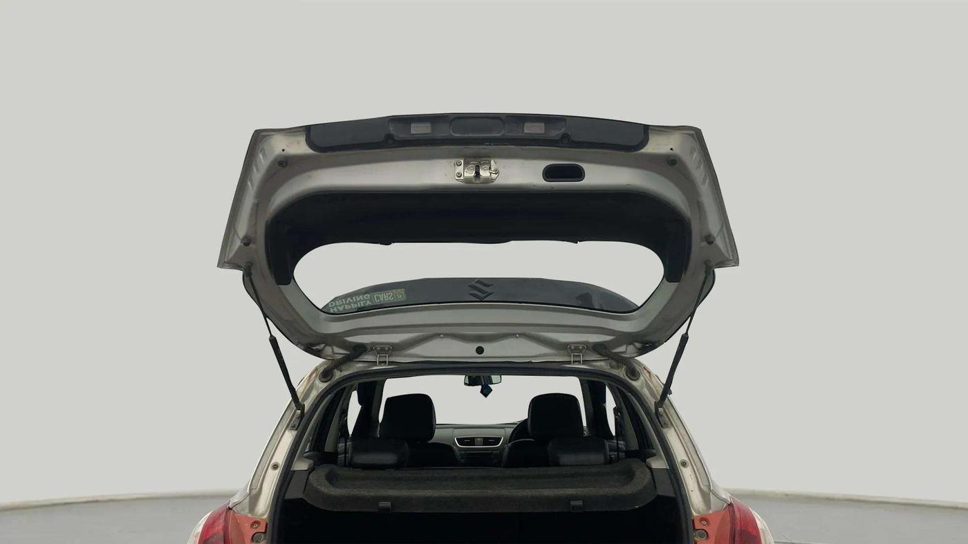 2016 Maruti Swift VXI, Petrol, Manual, 59,142 km, Boot Door Open
