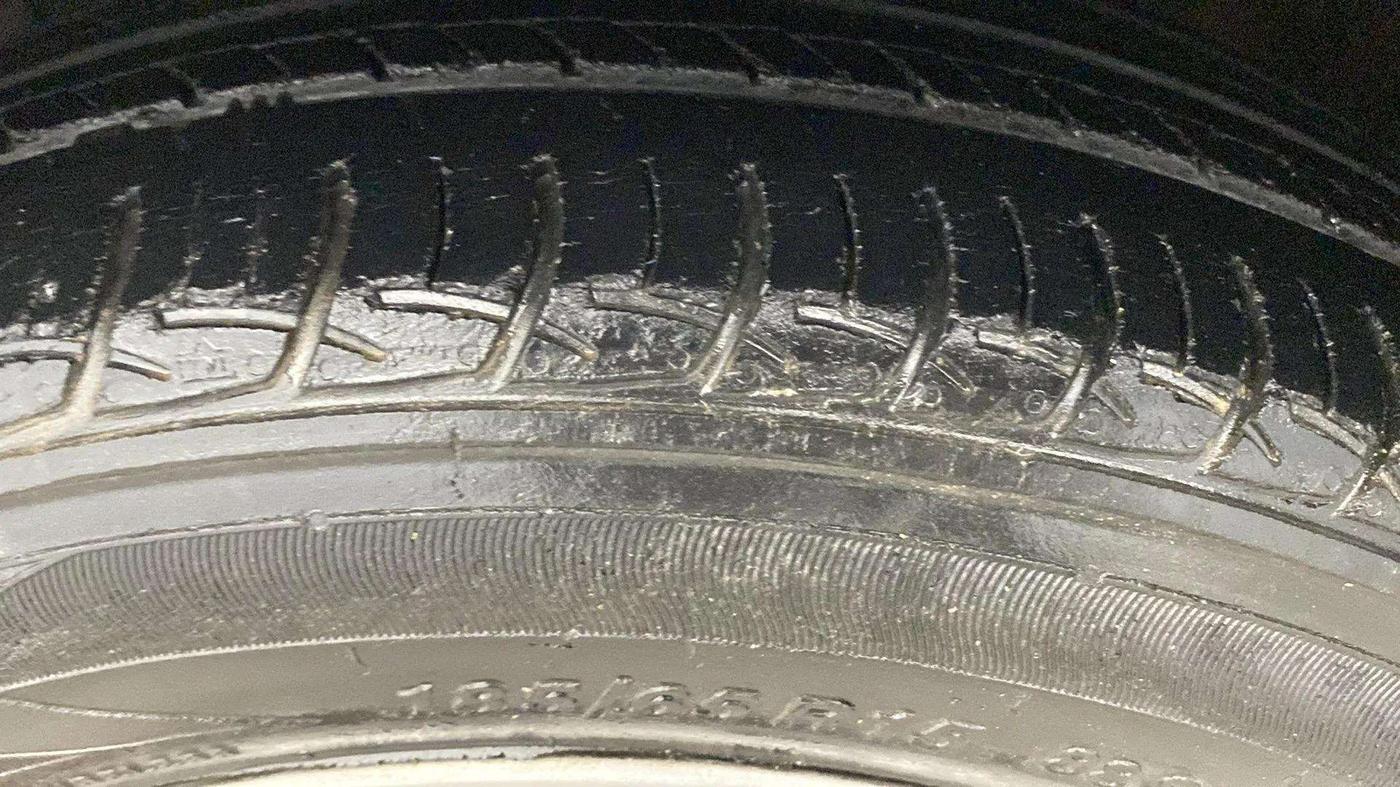 2018 Maruti Ciaz DELTA AT 1.5 SHVS PETROL, Petrol, Automatic, 46,433 km, Left Rear Tyre Tread