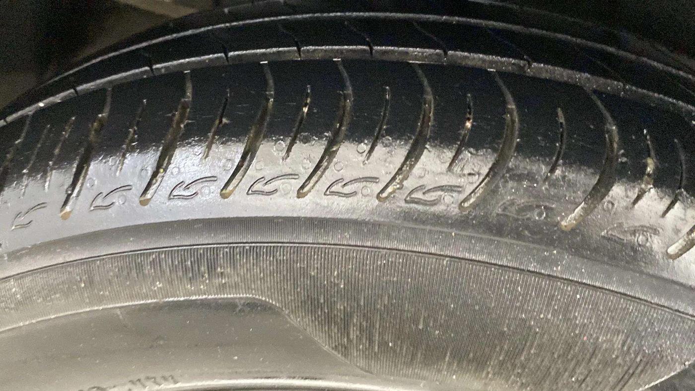 2018 Maruti Ciaz DELTA AT 1.5 SHVS PETROL, Petrol, Automatic, 46,433 km, Right Front Tyre Tread