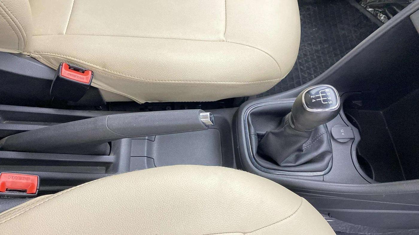 2018 Skoda Rapid AMBITION 1.6 MPI MT, Petrol, Manual, 26,301 km, Gear Lever