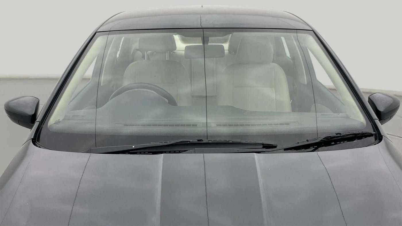 2018 Skoda Rapid AMBITION 1.6 MPI MT, Petrol, Manual, 26,301 km, Front Windshield