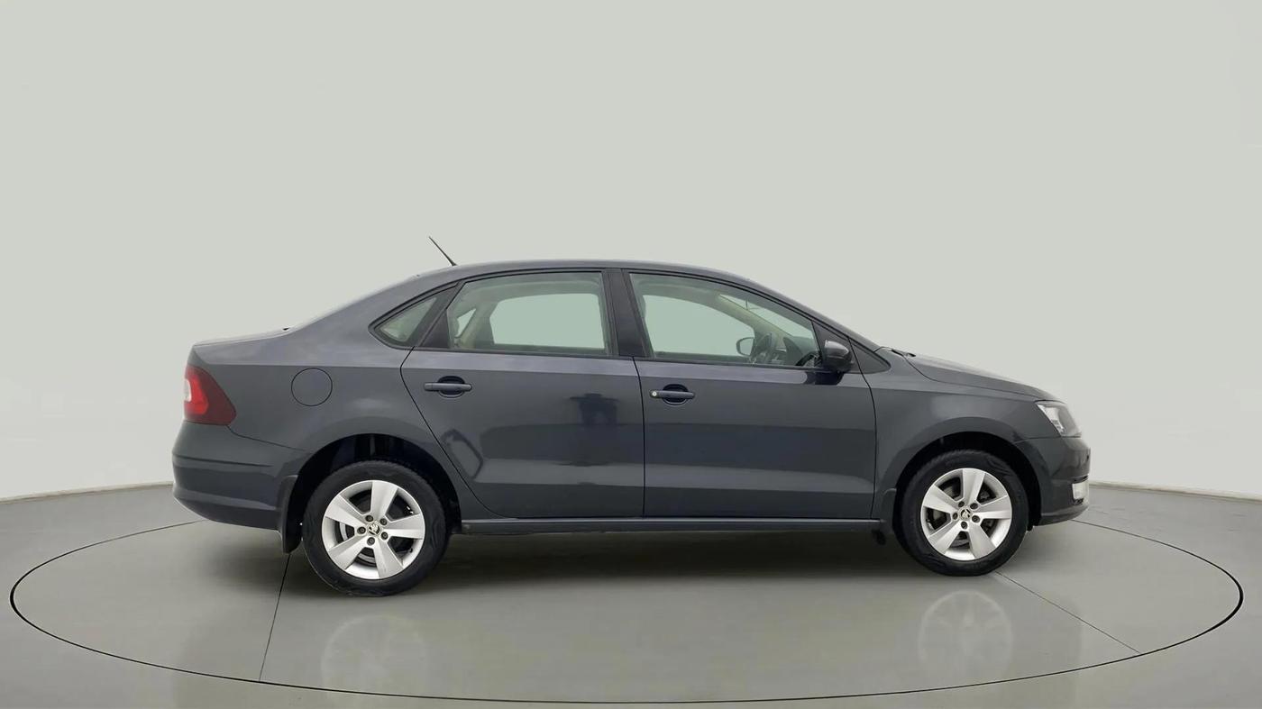 2018 Skoda Rapid AMBITION 1.6 MPI MT, Petrol, Manual, 26,301 km, Right Side View