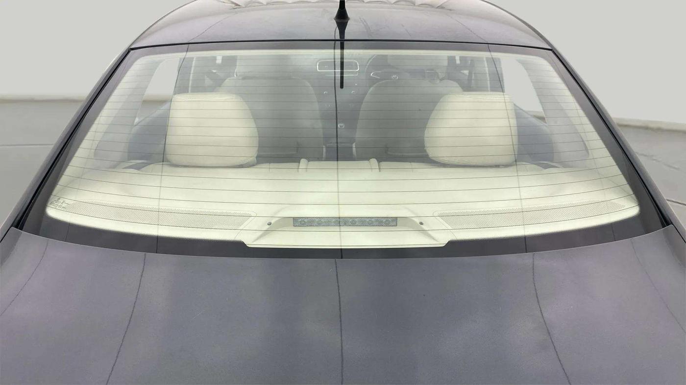 2018 Skoda Rapid AMBITION 1.6 MPI MT, Petrol, Manual, 26,301 km, Rear Windshield