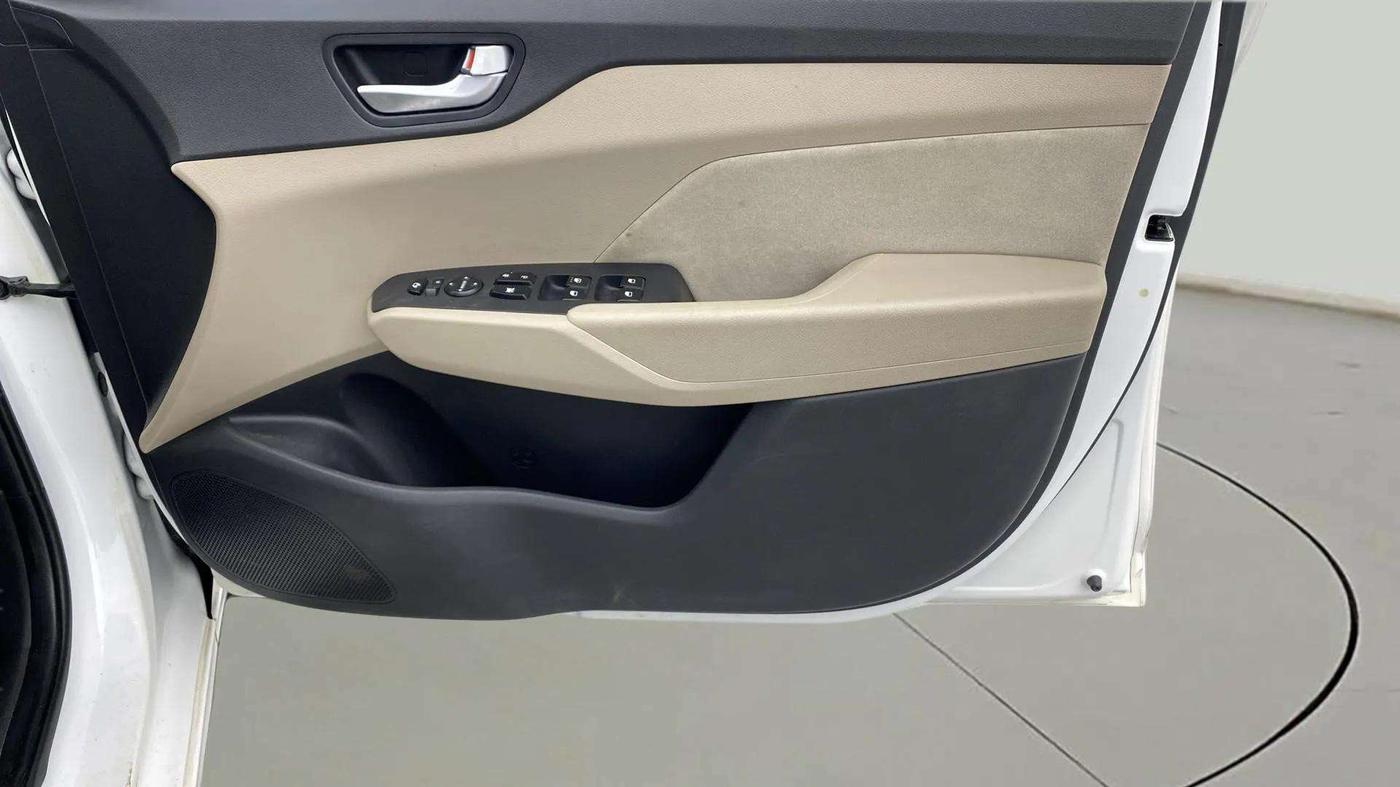2019 Hyundai Verna 1.6 VTVT SX, Petrol, Manual, 64,292 km, Driver Side Door Panels Control