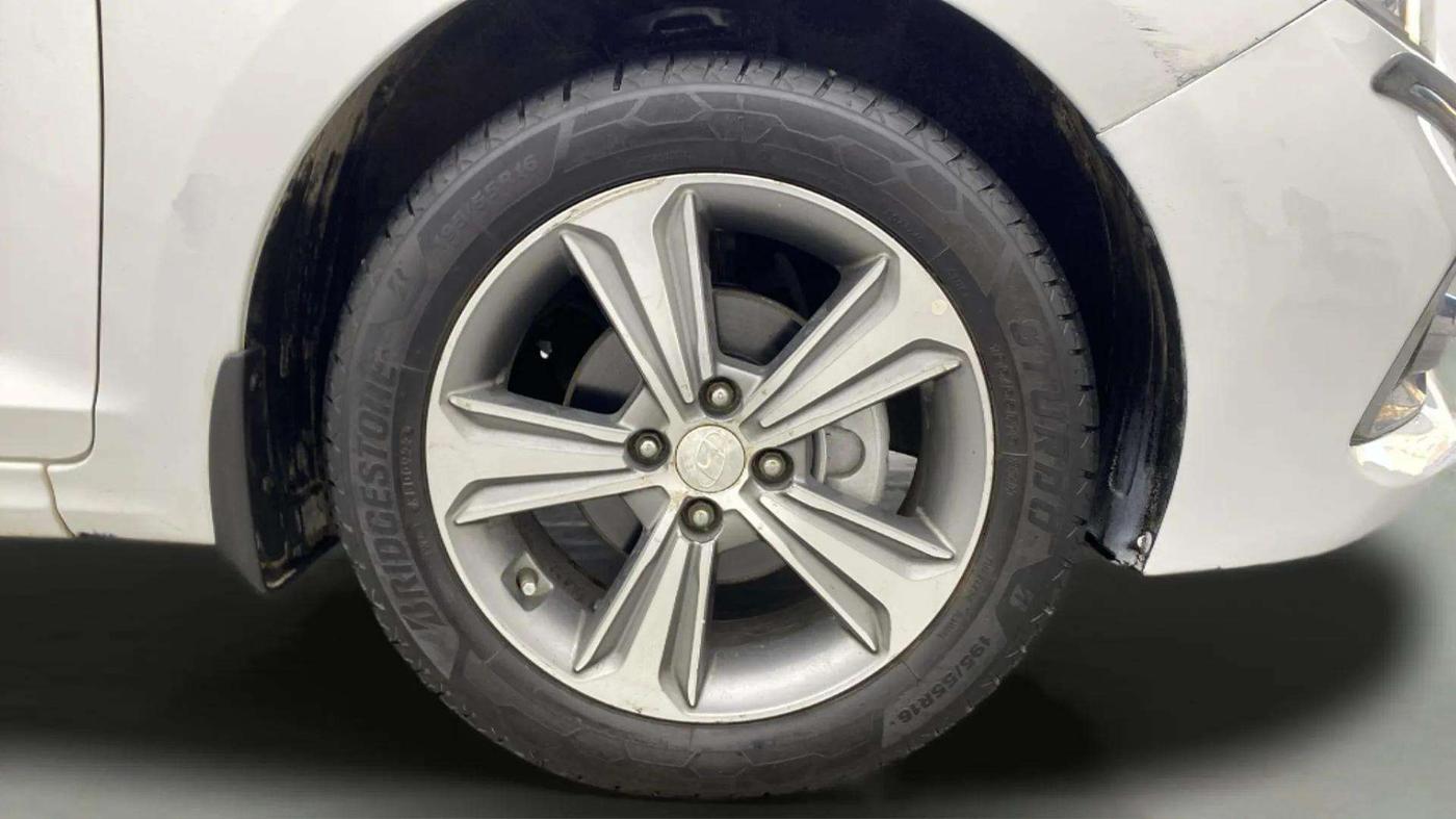 2019 Hyundai Verna 1.6 VTVT SX, Petrol, Manual, 64,292 km, Right Front Wheel