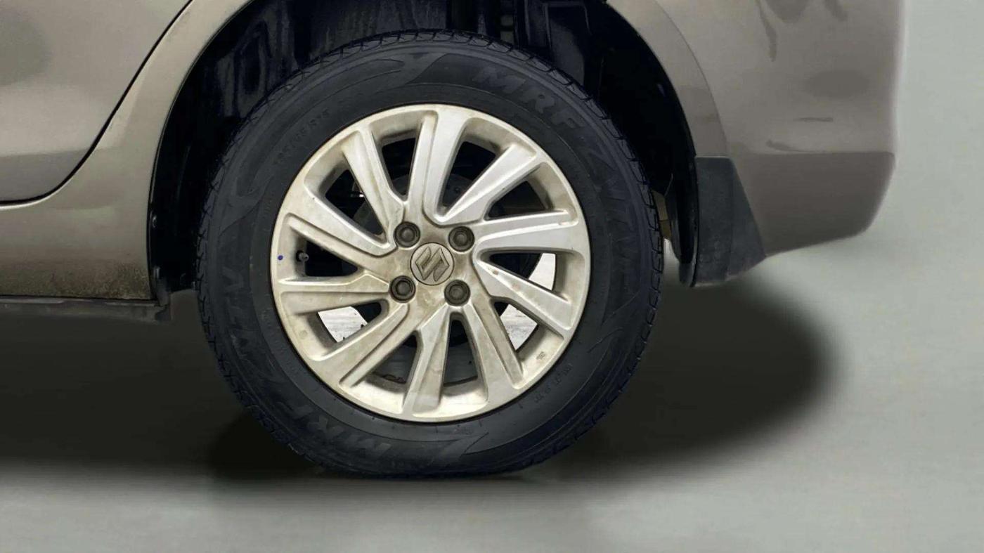 2016 Maruti Swift Dzire ZXI, Petrol, Manual, 74,069 km, Left Rear Wheel