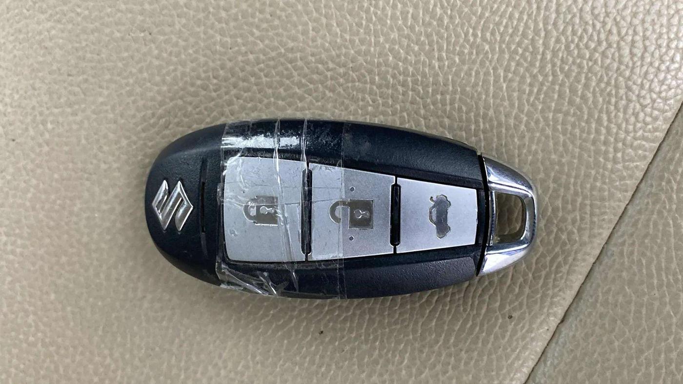 2016 Maruti Swift Dzire ZXI, Petrol, Manual, 74,069 km, Key Close Up