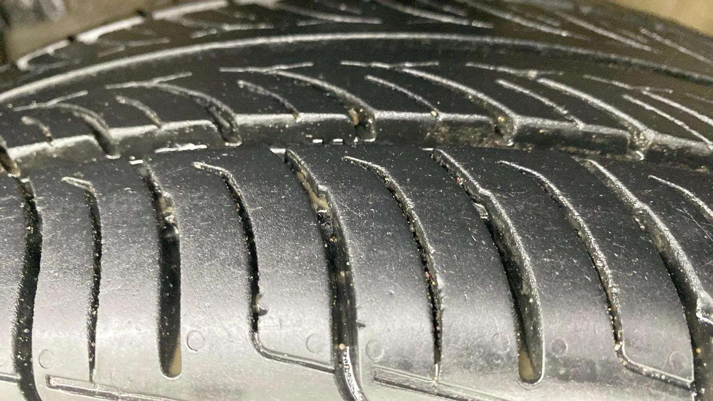 2016 Maruti Swift Dzire ZXI, Petrol, Manual, 74,069 km, Left Front Tyre Tread