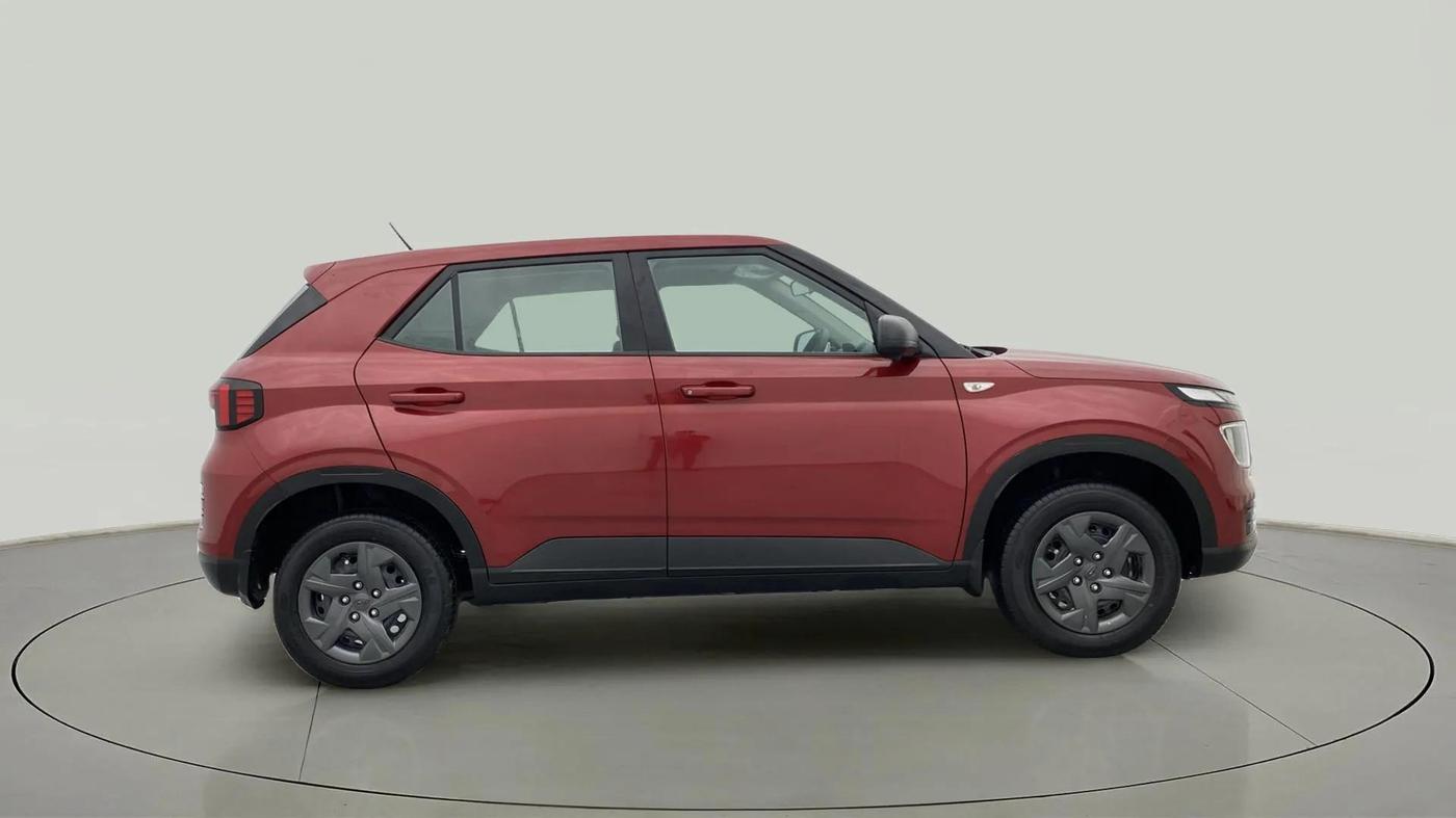 2024 Hyundai VENUE E 1.2, Petrol, Manual, 6,999 km, Right Side View