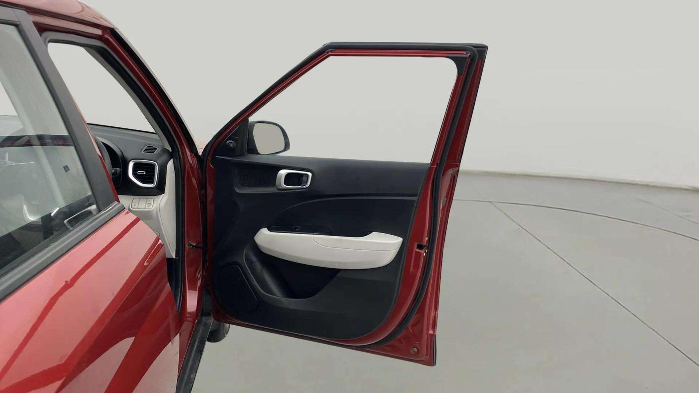 2024 Hyundai VENUE E 1.2, Petrol, Manual, 6,999 km, RHS Front Door