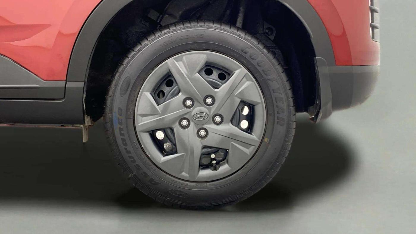 2024 Hyundai VENUE E 1.2, Petrol, Manual, 6,999 km, Left Rear Wheel
