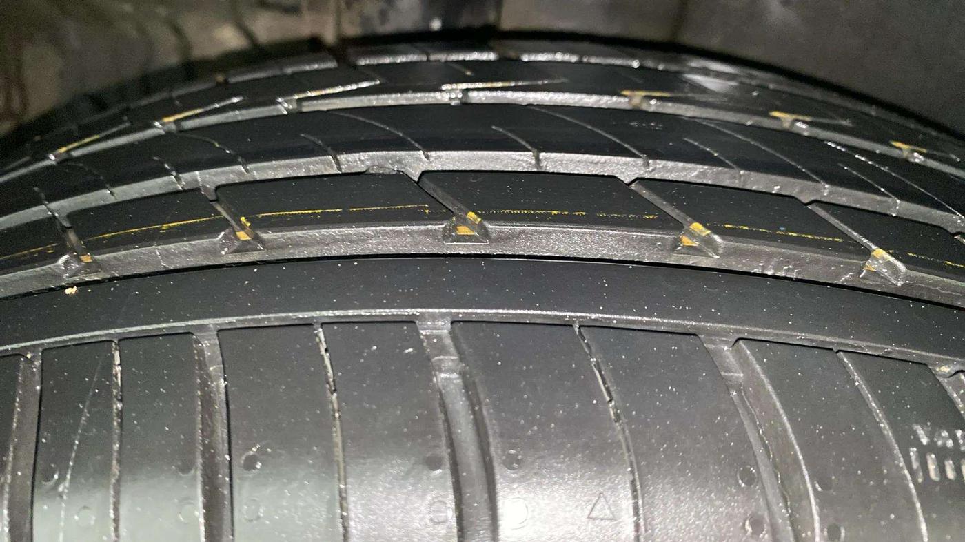 2014 Maruti Ertiga ZXI, Petrol, Manual, 39,672 km, Right Rear Tyre Tread