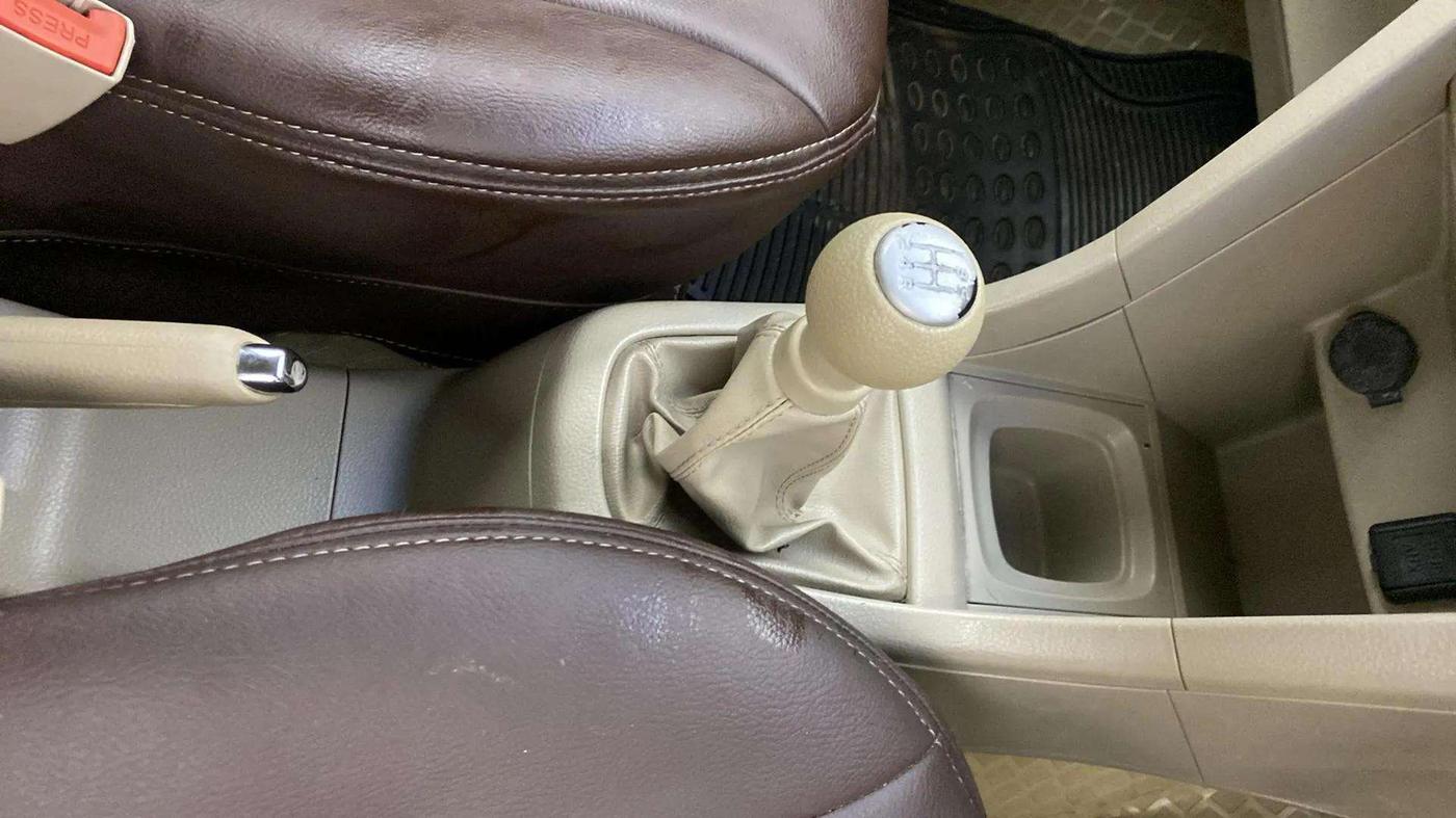 2014 Maruti Ertiga ZXI, Petrol, Manual, 39,672 km, Gear Lever