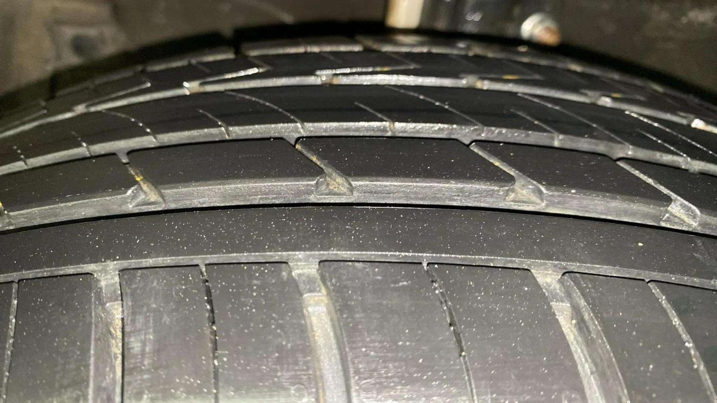 2014 Maruti Ertiga ZXI, Petrol, Manual, 39,672 km, Left Front Tyre Tread