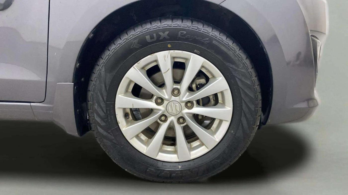 2014 Maruti Ertiga ZXI, Petrol, Manual, 39,672 km, Right Front Wheel