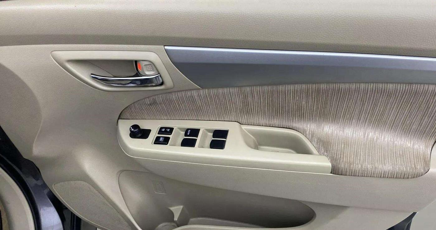 2014 Maruti Ertiga ZXI, Petrol, Manual, 39,672 km, Driver Side Door Panels Control