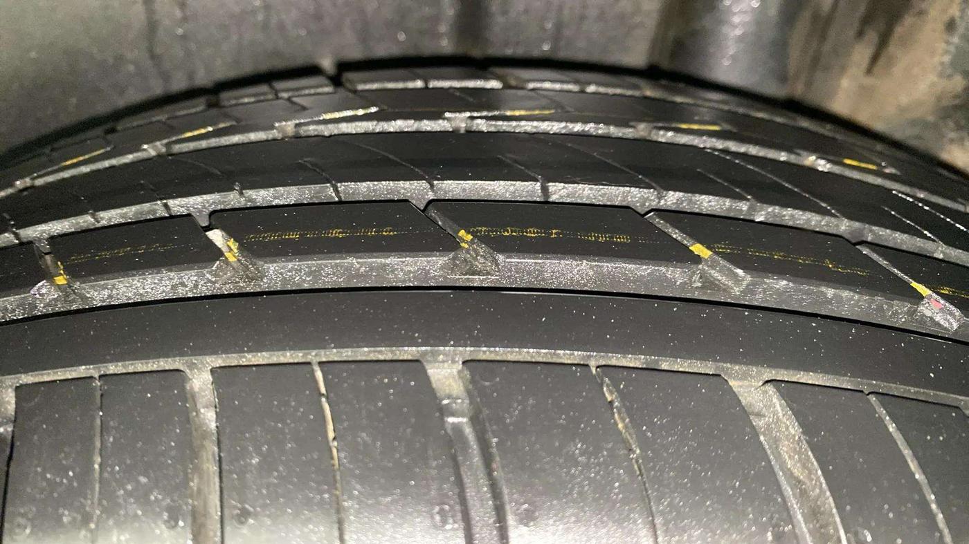 2014 Maruti Ertiga ZXI, Petrol, Manual, 39,672 km, Left Rear Tyre Tread