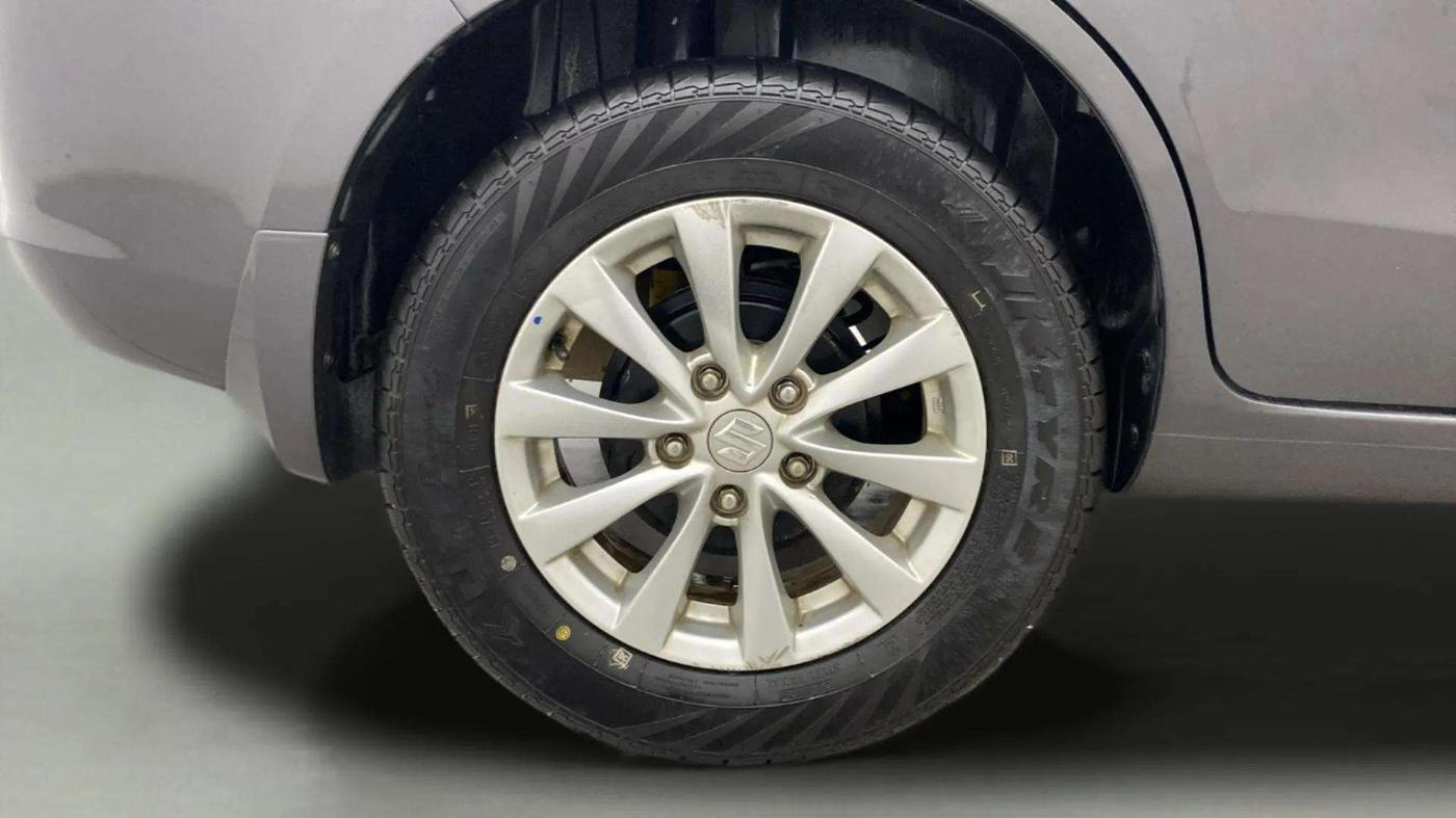 2014 Maruti Ertiga ZXI, Petrol, Manual, 39,672 km, Right Rear Wheel