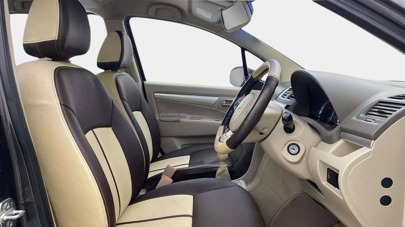 2014 Maruti Ertiga ZXI, Petrol, Manual, 39,672 km, Right Side Front Door Cabin
