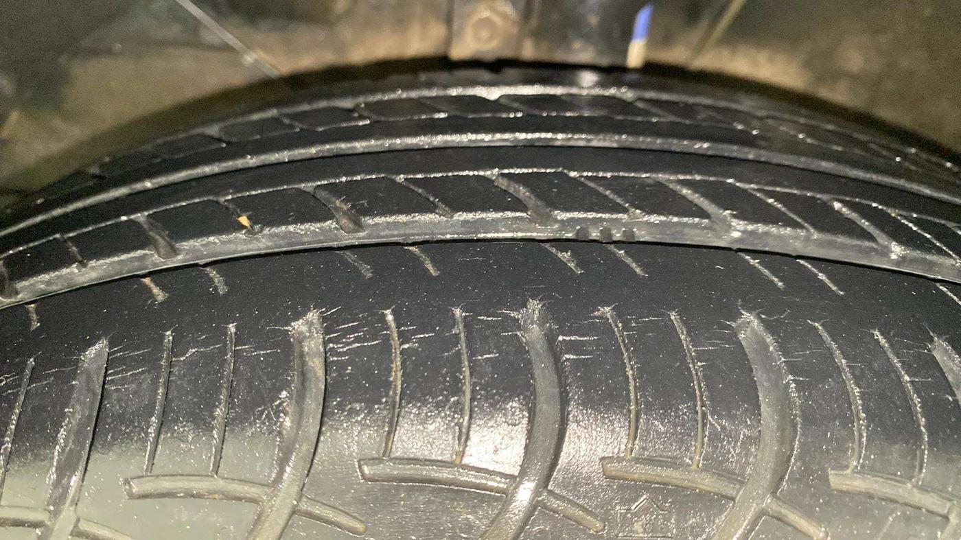 2016 Maruti Baleno DELTA PETROL 1.2, Petrol, Manual, 41,930 km, Left Front Tyre Tread