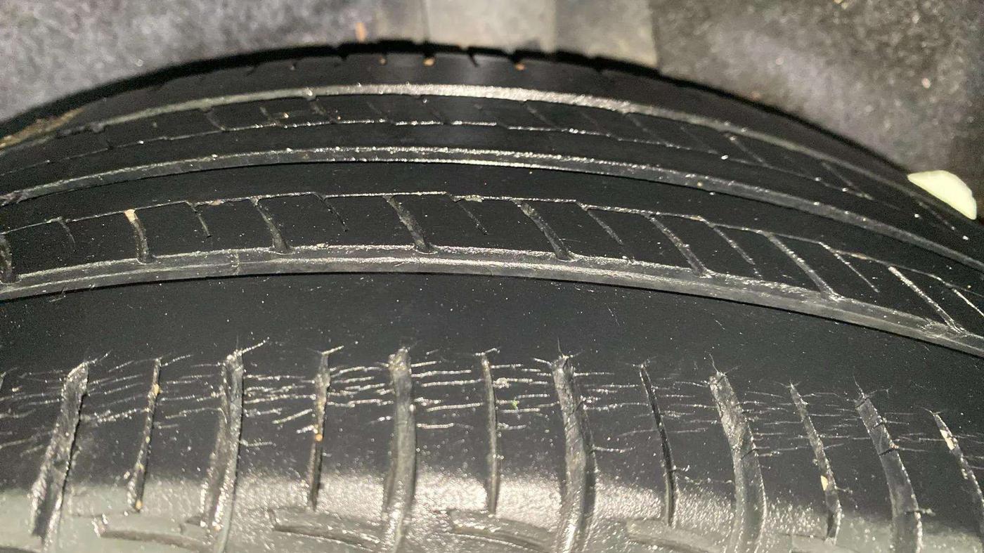 2016 Maruti Baleno DELTA PETROL 1.2, Petrol, Manual, 41,930 km, Left Rear Tyre Tread