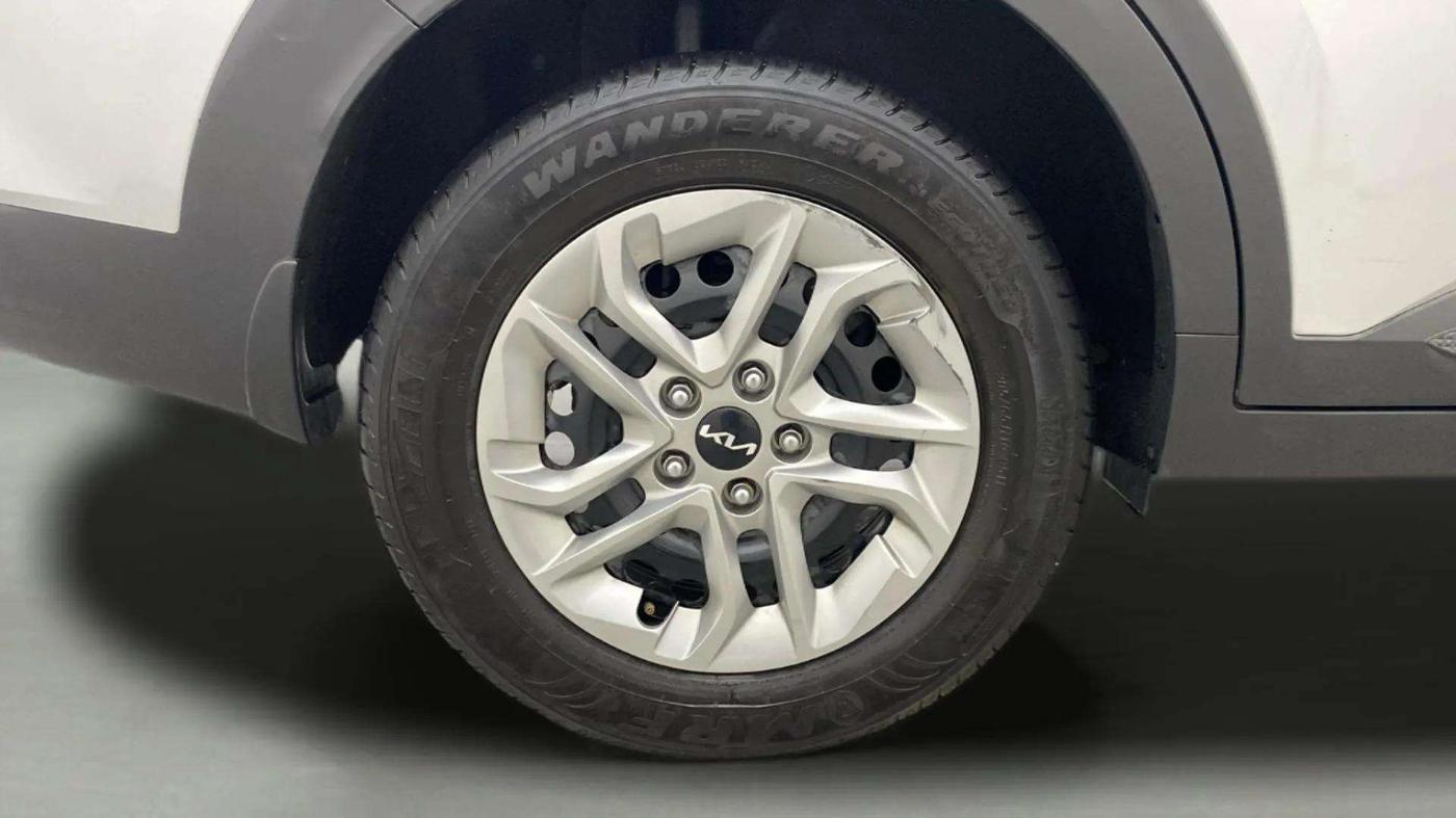 2023 KIA CARENS  PREMIUM 1.5 TURBO PETROL IMT 7 STR, Petrol, Manual, 7,942 km, Right Rear Wheel