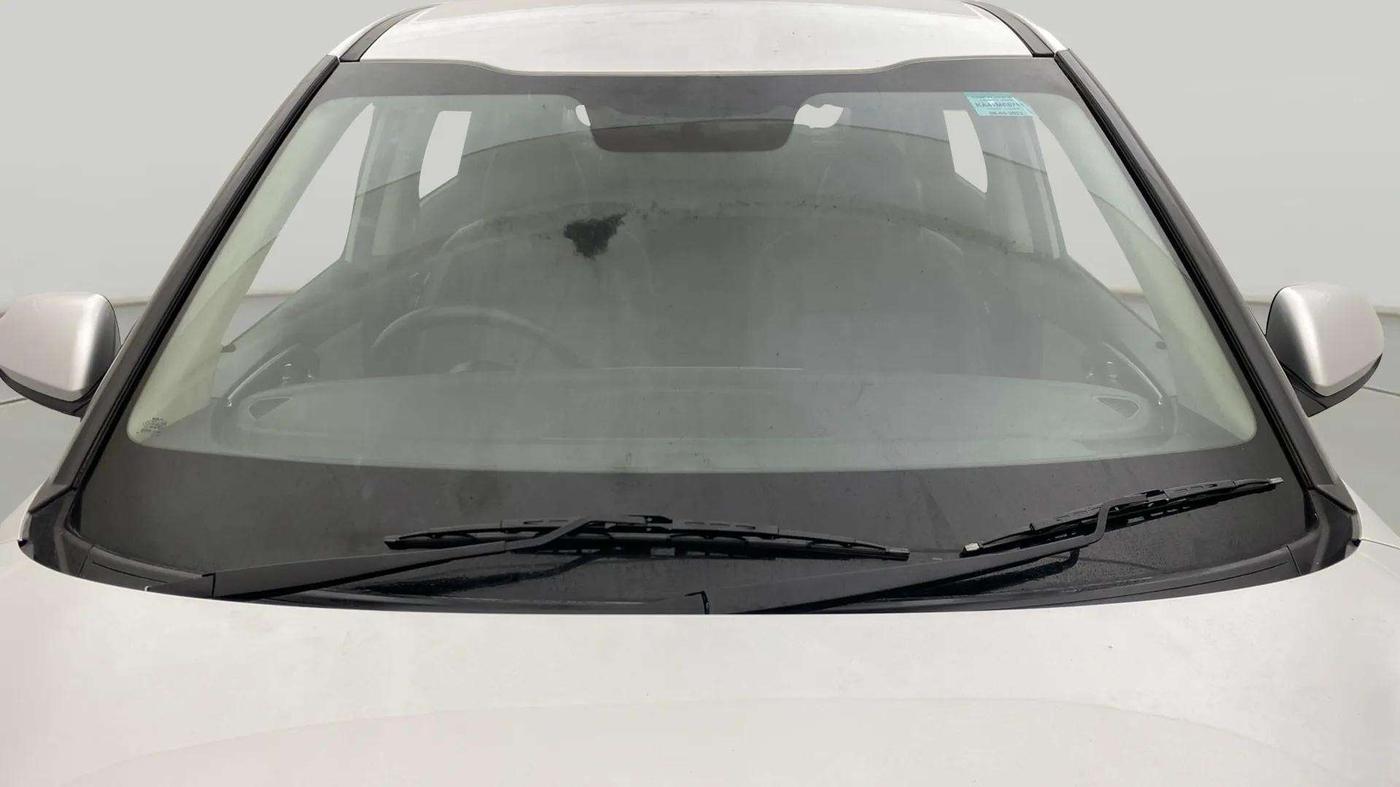2023 KIA CARENS  PREMIUM 1.5 TURBO PETROL IMT 7 STR, Petrol, Manual, 7,942 km, Front Windshield