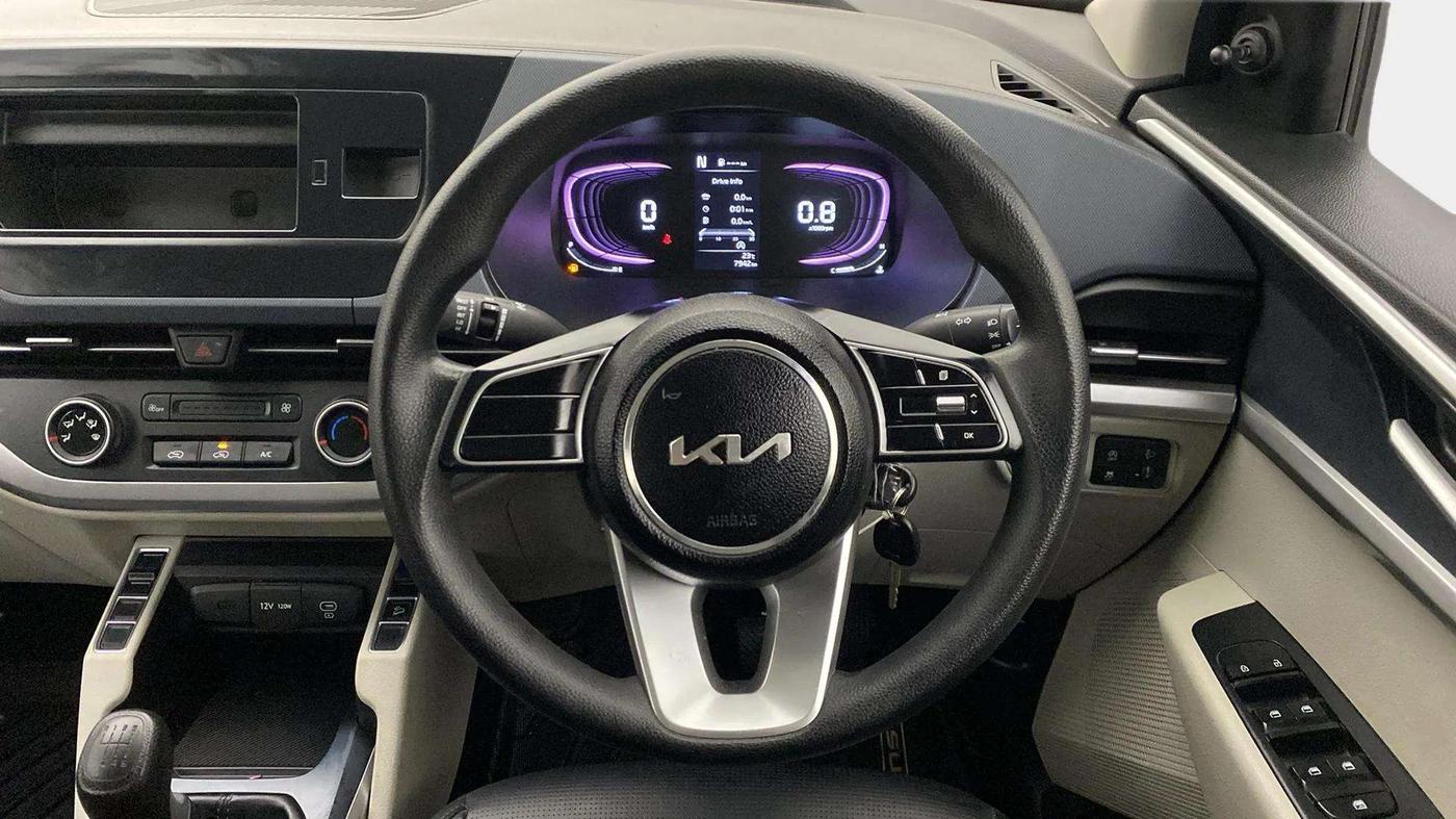 2023 KIA CARENS  PREMIUM 1.5 TURBO PETROL IMT 7 STR, Petrol, Manual, 7,942 km, Steering Wheel Close Up
