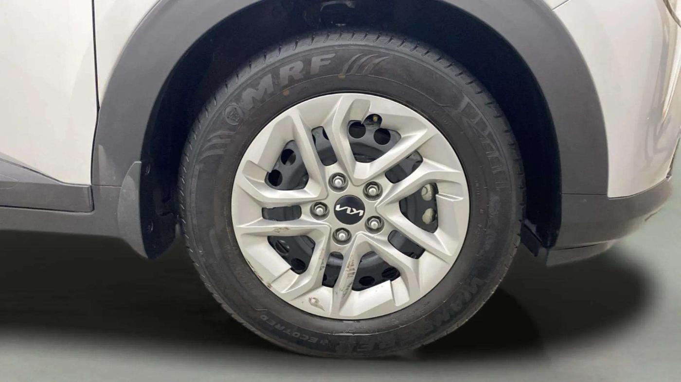 2023 KIA CARENS  PREMIUM 1.5 TURBO PETROL IMT 7 STR, Petrol, Manual, 7,942 km, Right Front Wheel