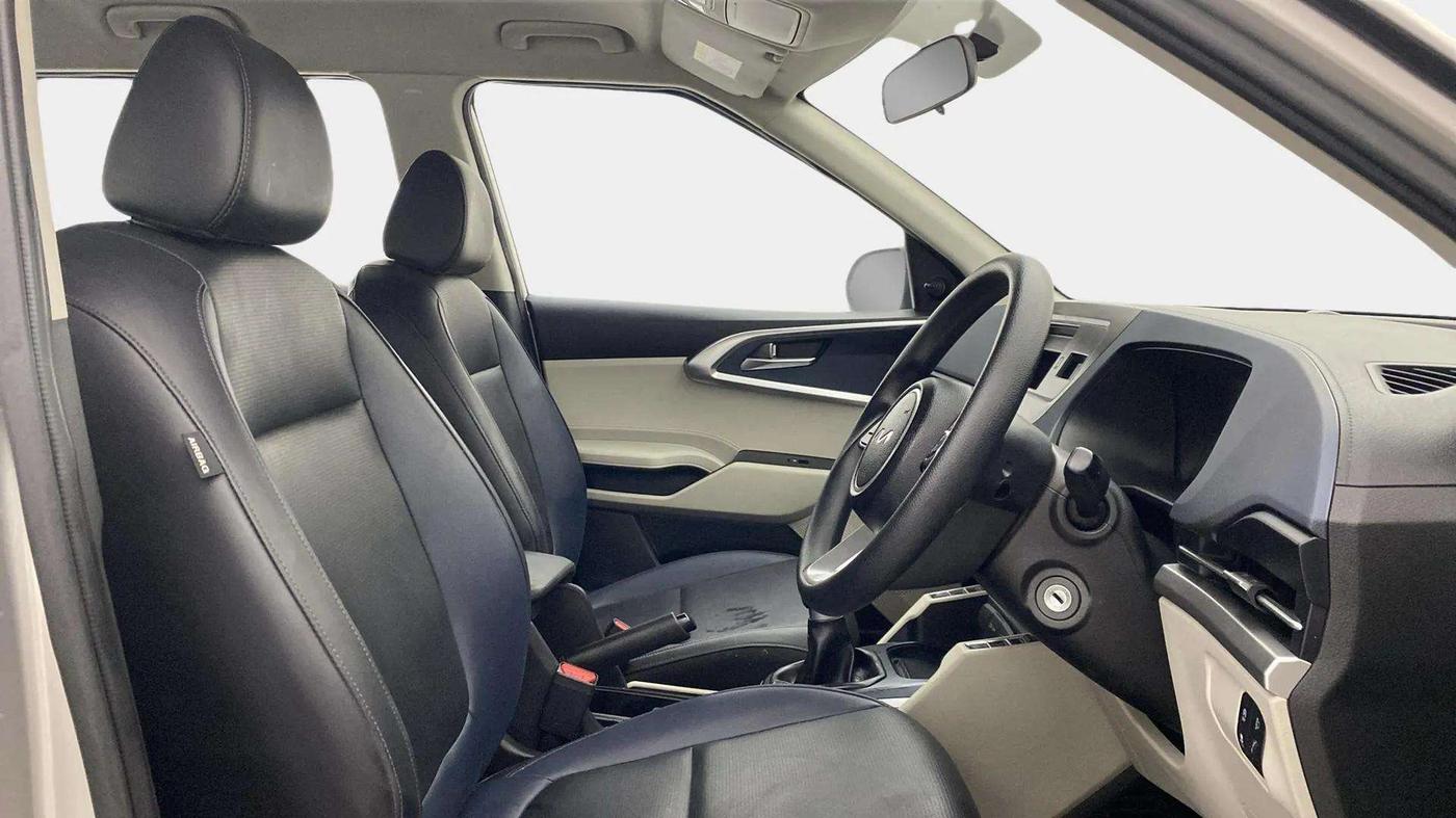 2023 KIA CARENS  PREMIUM 1.5 TURBO PETROL IMT 7 STR, Petrol, Manual, 7,942 km, Right Side Front Door Cabin