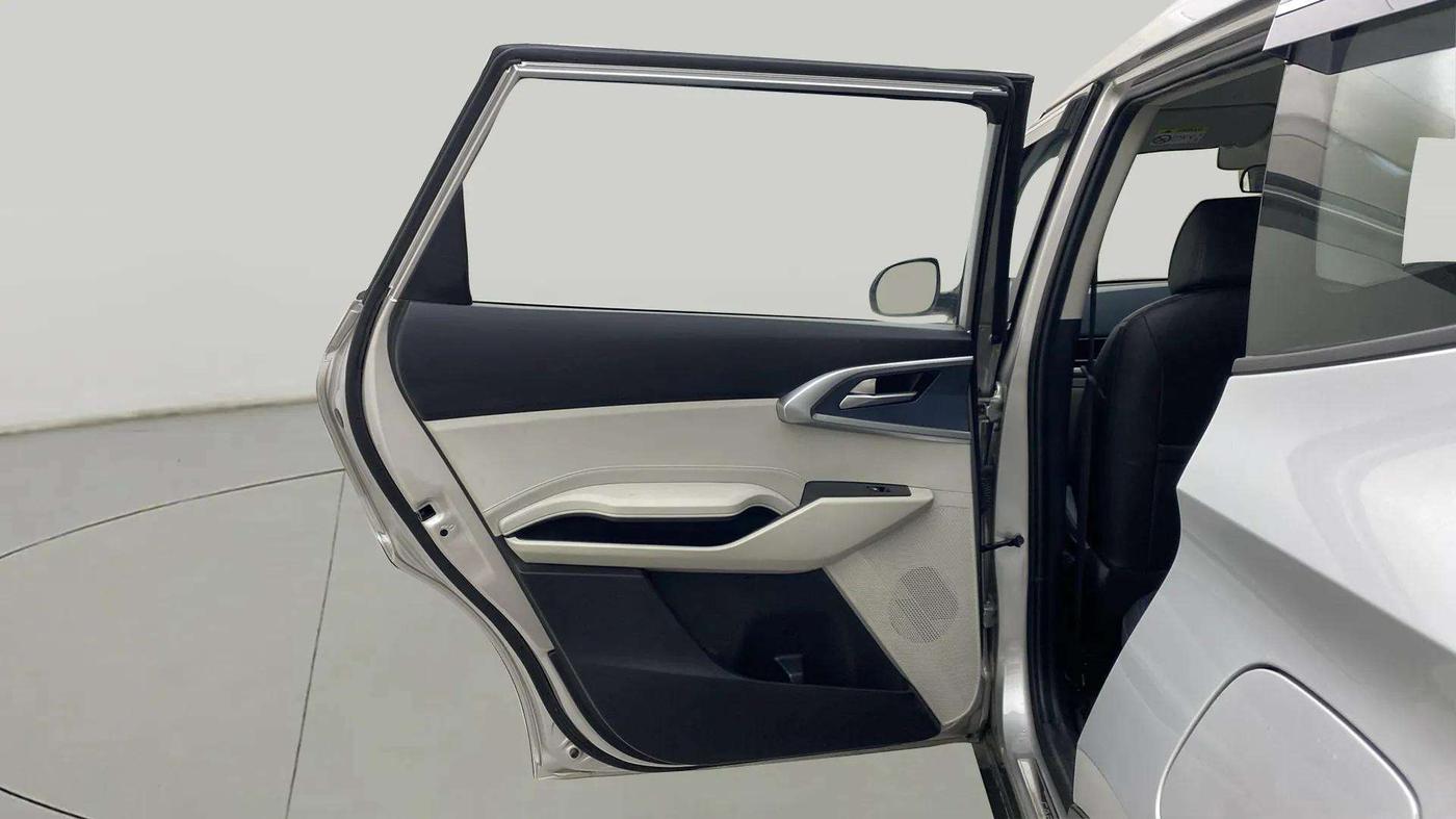 2023 KIA CARENS  PREMIUM 1.5 TURBO PETROL IMT 7 STR, Petrol, Manual, 7,942 km, LHS Rear Door