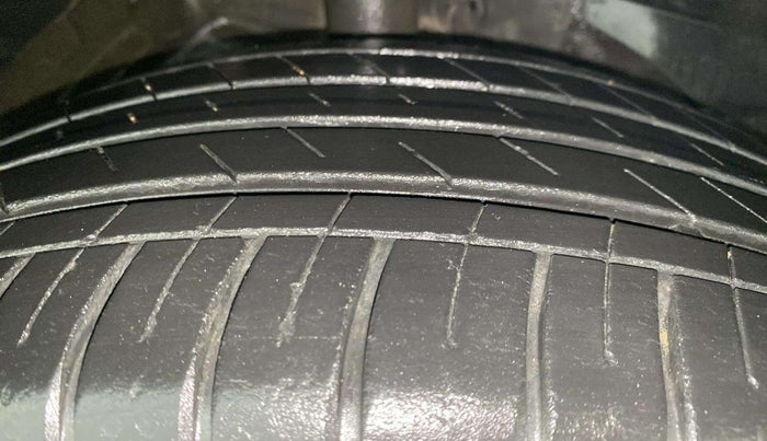 2021 MG HECTOR SHARP 1.5 DCT PETROL, Petrol, Automatic, 42,373 km, Right Front Tyre Tread