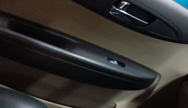 2014 Hyundai i20 SPORTZ 1.2, Petrol, Manual, 69,928 km, Left front window switch / handle - Power window makes minor noise