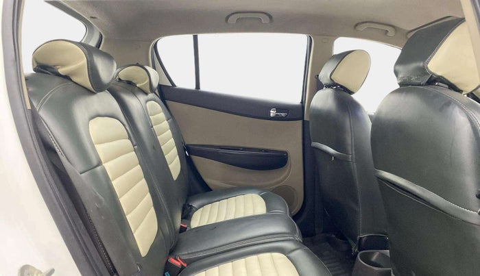 2014 Hyundai i20 SPORTZ 1.2, Petrol, Manual, 69,928 km, Right Side Rear Door Cabin