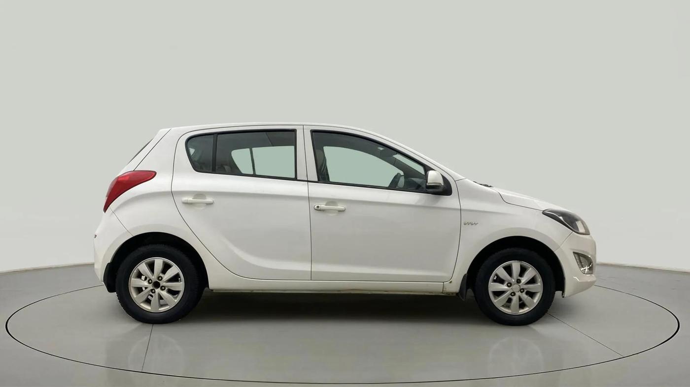 2014 Hyundai i20 SPORTZ 1.2, Petrol, Manual, 69,928 km, Right Side View