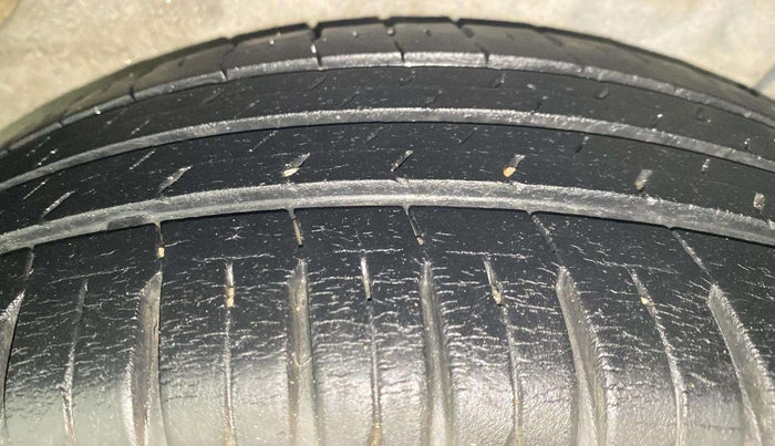 2014 Hyundai i20 SPORTZ 1.2, Petrol, Manual, 69,928 km, Right Rear Tyre Tread