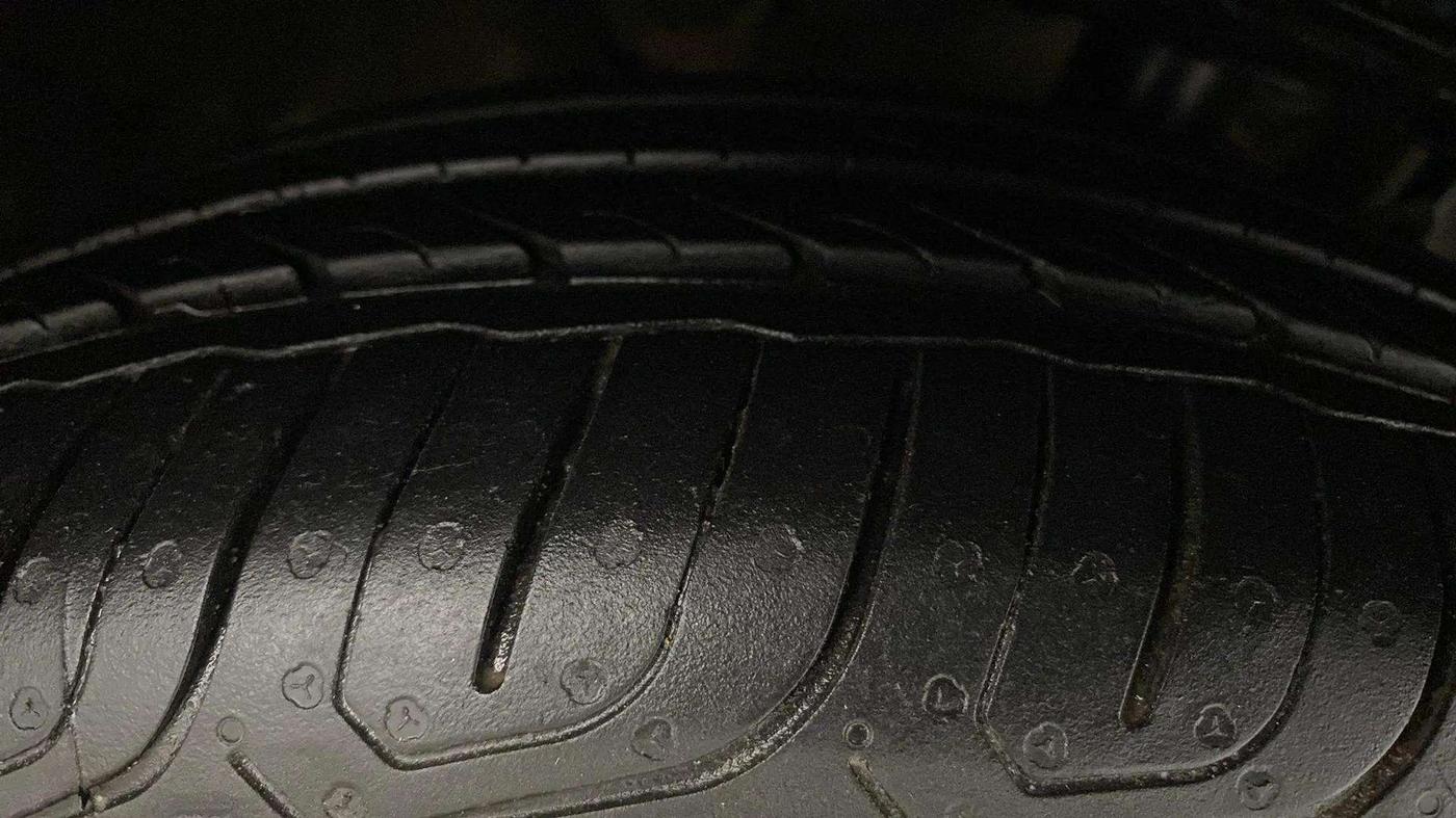2018 Tata TIGOR XZ PETROL, Petrol, Manual, 65,915 km, Right Front Tyre Tread
