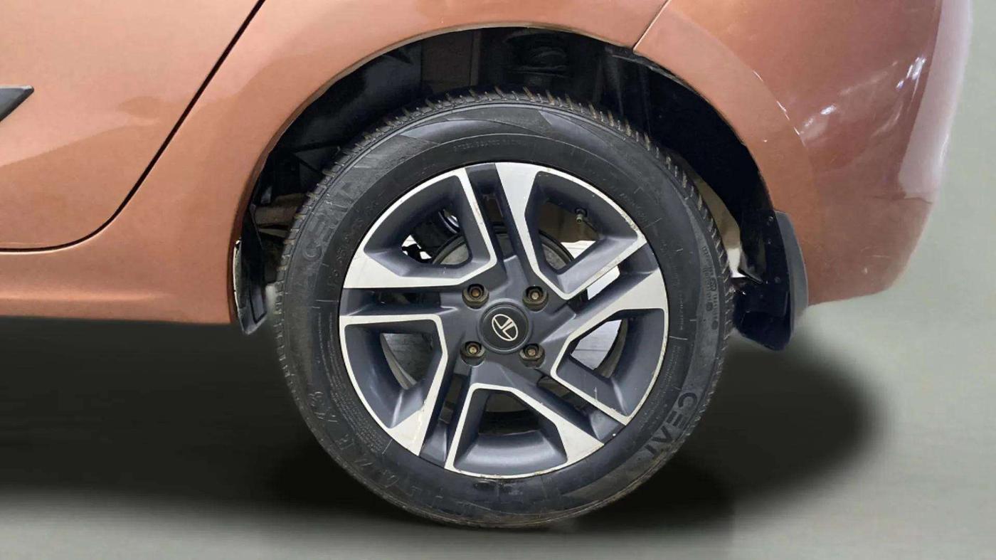 2018 Tata TIGOR XZ PETROL, Petrol, Manual, 65,915 km, Left Rear Wheel
