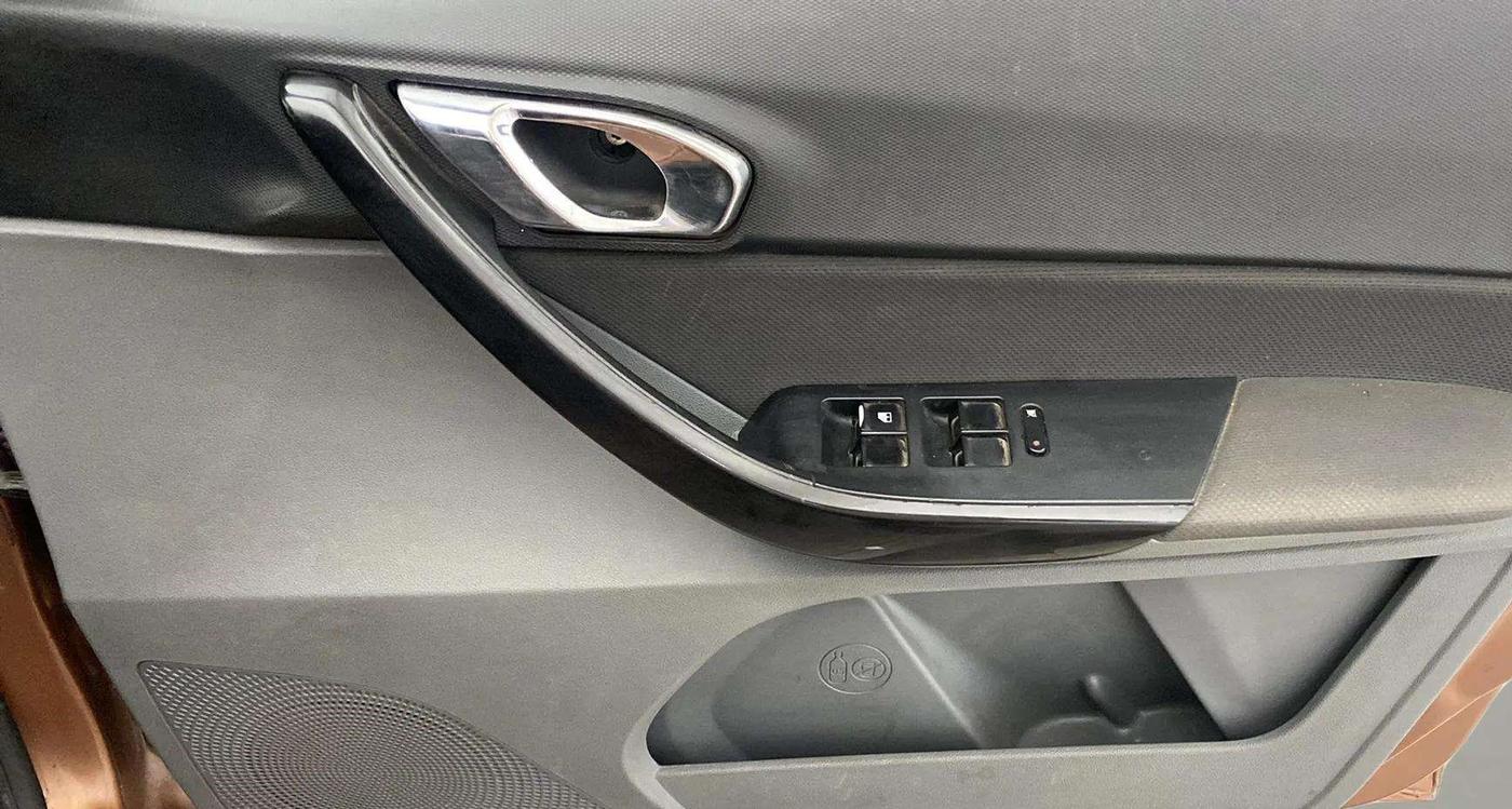 2018 Tata TIGOR XZ PETROL, Petrol, Manual, 65,915 km, Driver Side Door Panels Control