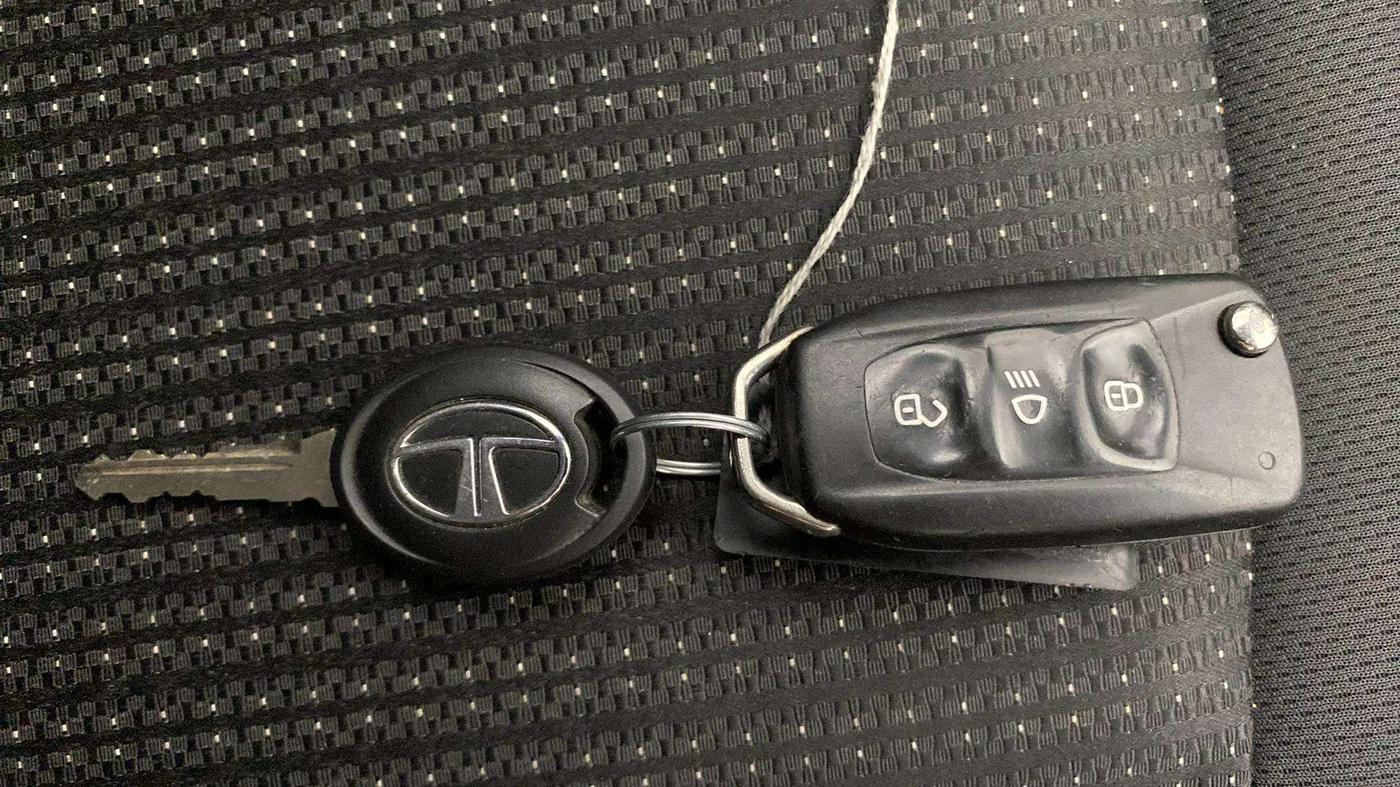 2018 Tata TIGOR XZ PETROL, Petrol, Manual, 65,915 km, Key Close Up