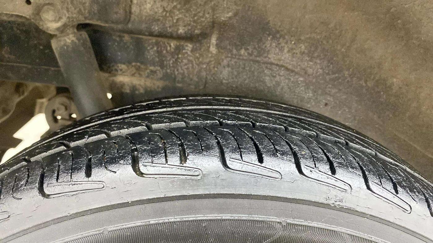2013 Maruti Wagon R Stingray VXI, Petrol, Manual, 69,493 km, Right Rear Tyre Tread