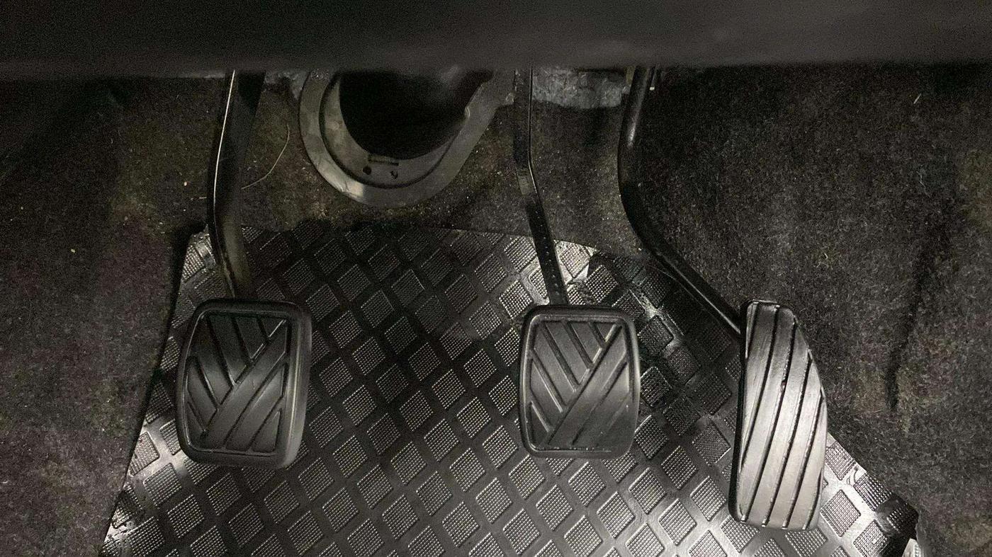2013 Maruti Wagon R Stingray VXI, Petrol, Manual, 69,493 km, Pedals