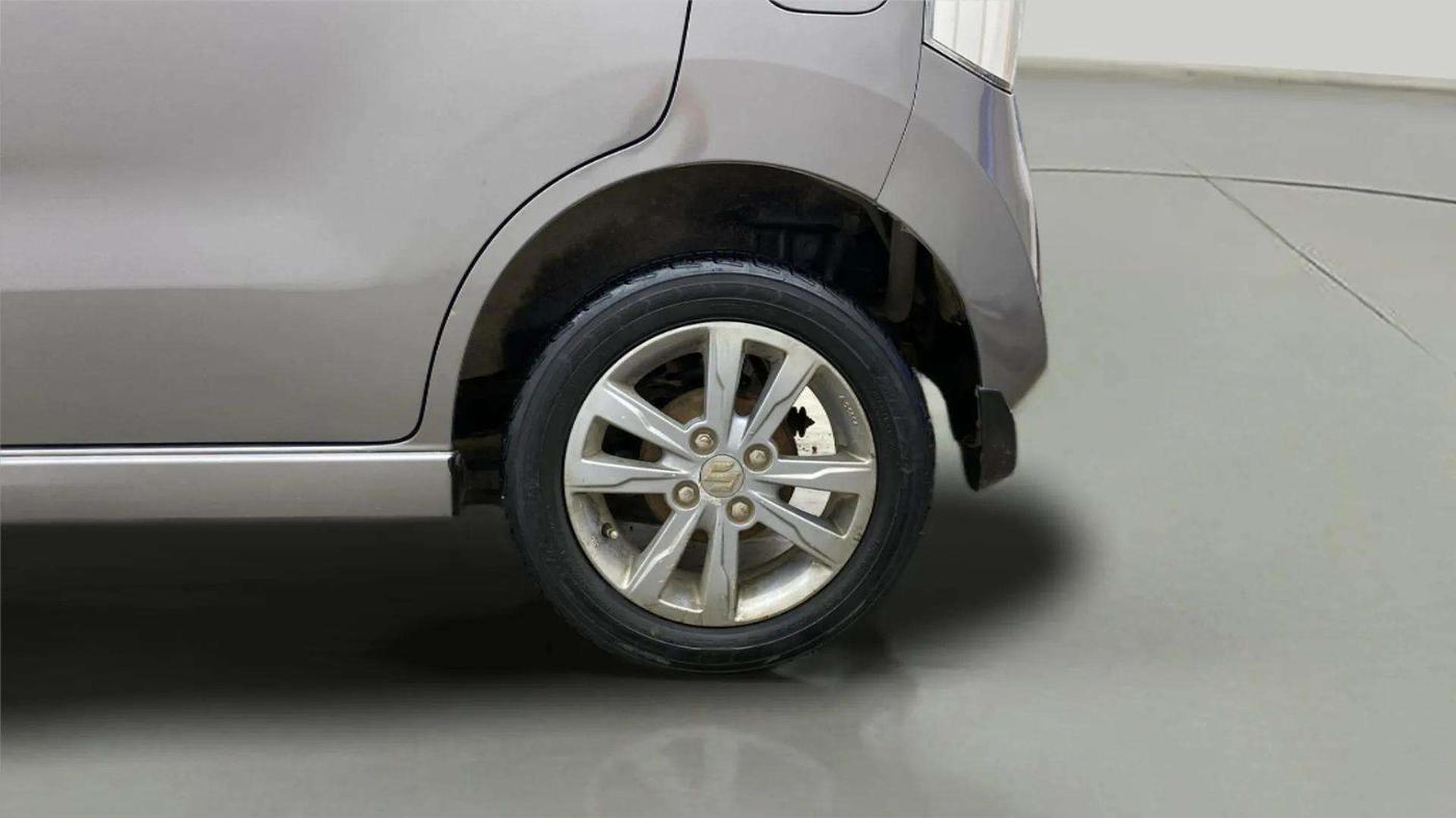 2013 Maruti Wagon R Stingray VXI, Petrol, Manual, 69,493 km, Left Rear Wheel
