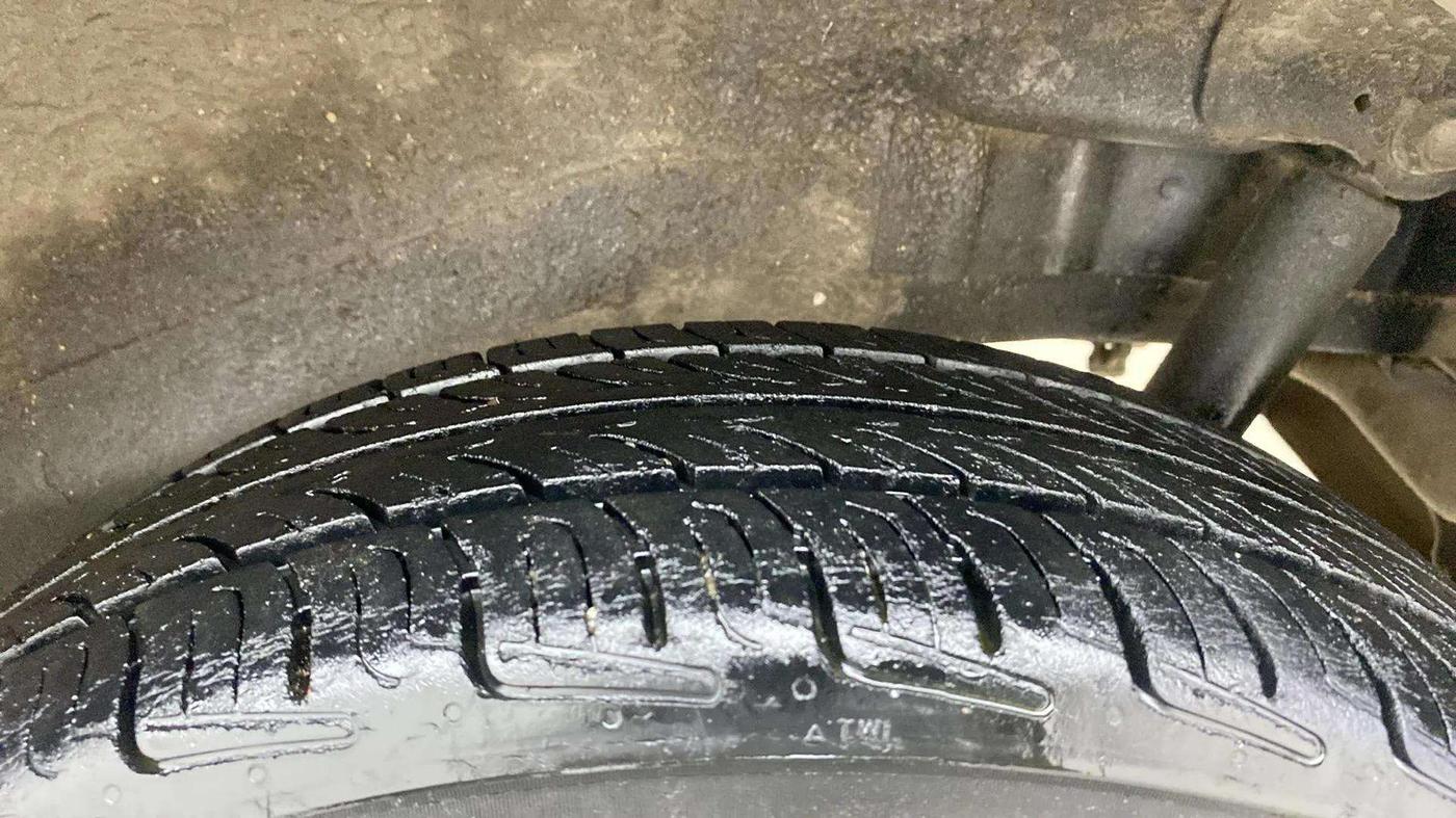 2013 Maruti Wagon R Stingray VXI, Petrol, Manual, 69,493 km, Left Rear Tyre Tread